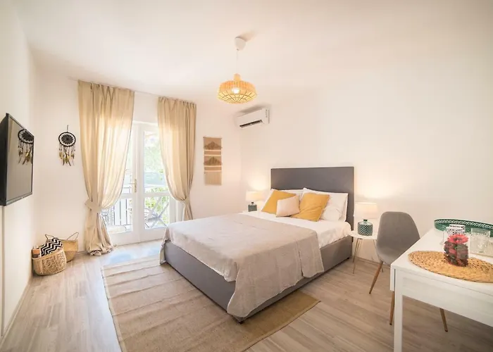 Astra Affittacamere 4*