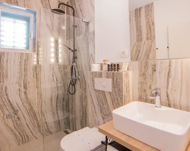 Astra Affittacamere 4*